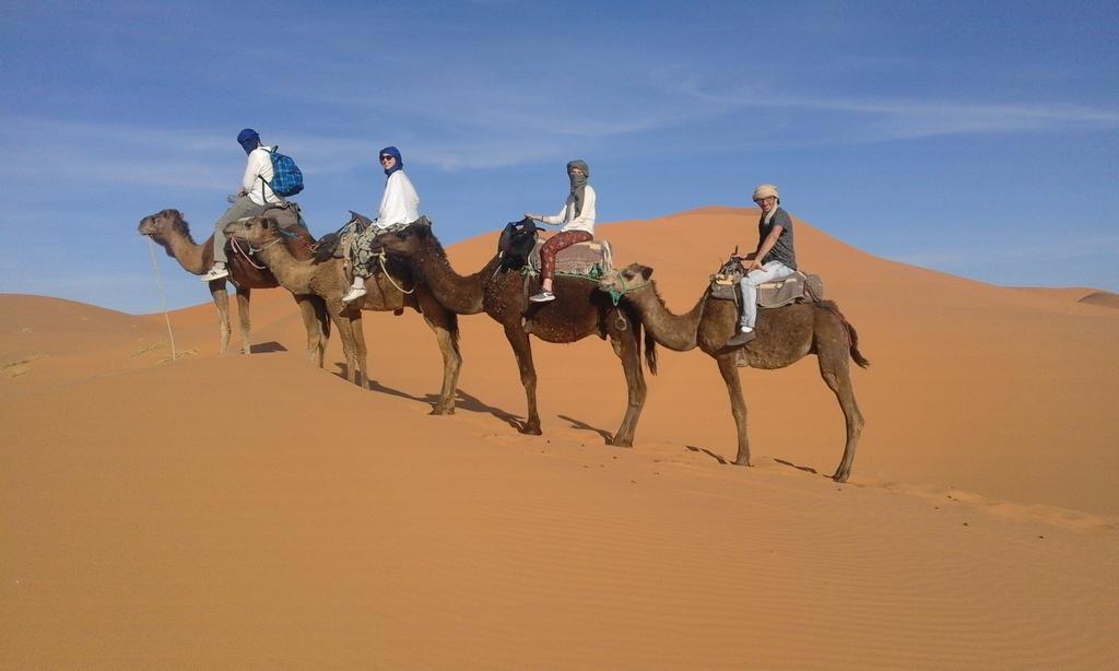 Hôtel Berber luxury camp à Merzouga Extérieur photo